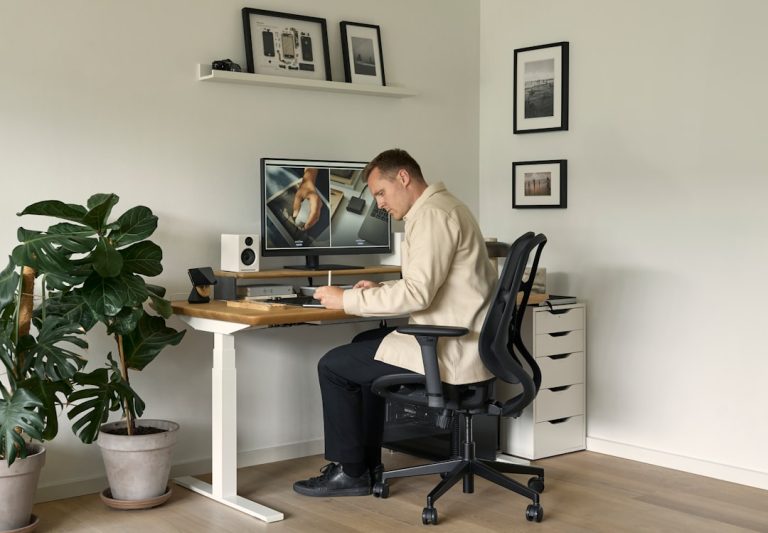 Standing Desk with PC Mount: The Ultimate Setup Guide