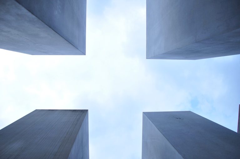 Retargeting vs. remarketing: Differences and what is the best strategy