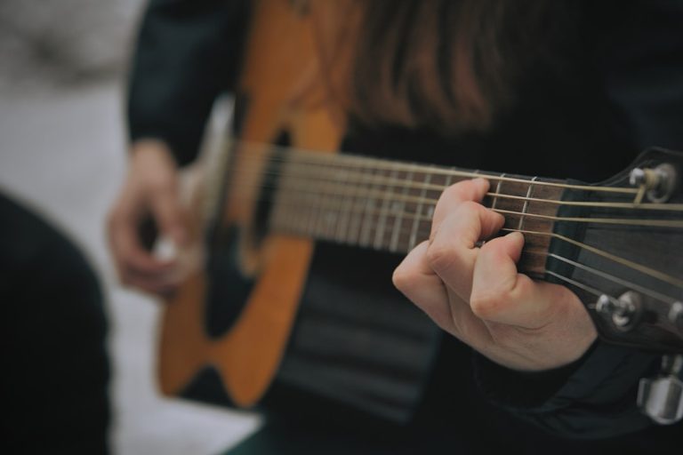 Learn Guitar: Realistic Learning Timeline